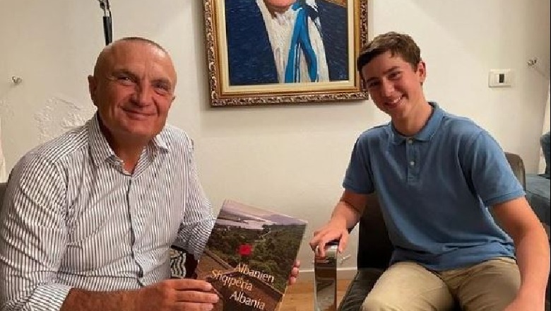‘Mezi pret të rikthehet në Shqipëri’, Meta publikon foto me turistin 14-vjeçar që do të studiojë histori