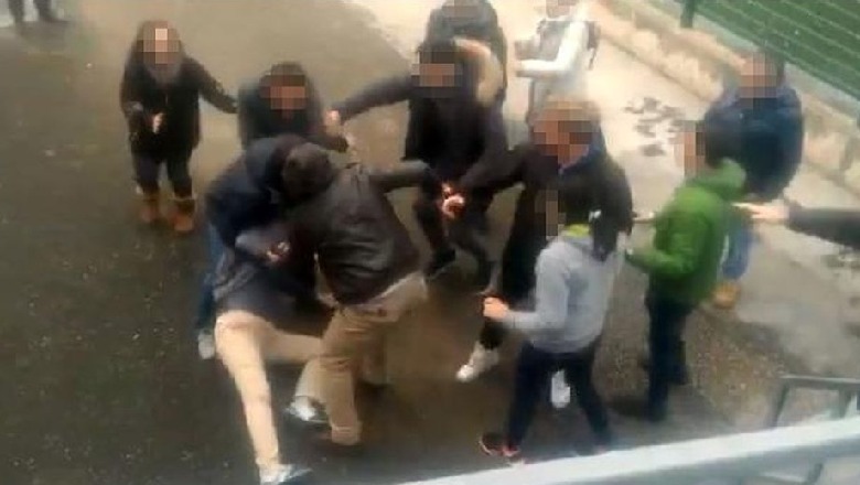 Sherr mes 7 personave në Tiranë, arrestohen 2 prej tyre dhe nisin hetimet për 2 të tjerë, njëri prej tyre i mitur