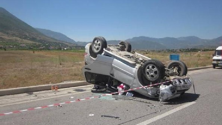 Përplasen dy makina në aksin rrugor Shëngjin-Lezhë, plagosen 2 pasagjere