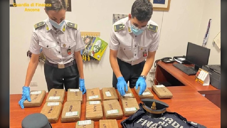 Itali, transportonin kokainë me vlerë 2 milionë euro përfundon në pranga shqiptari dhe gruaja rumune