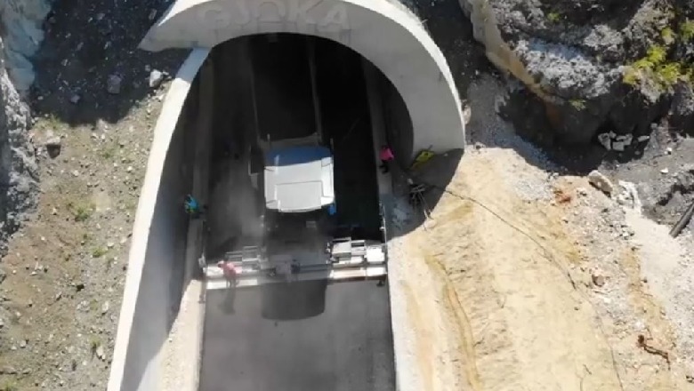 ‘Drejt përfundimit të Rrugës së Arbrit’, Rama publikon pamjet: Po punohet për shtresat asfaltike dhe hapjen e Tunelit të Murrizit