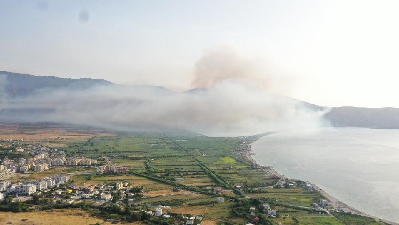 Pasi e lavdëroi me krenari punën që po bëhej në terren dhe nga ajri për shuarjen e zjarrit, Niko Peleshi fshin videon e ndërhyrjes së helikopterit në Karaburun