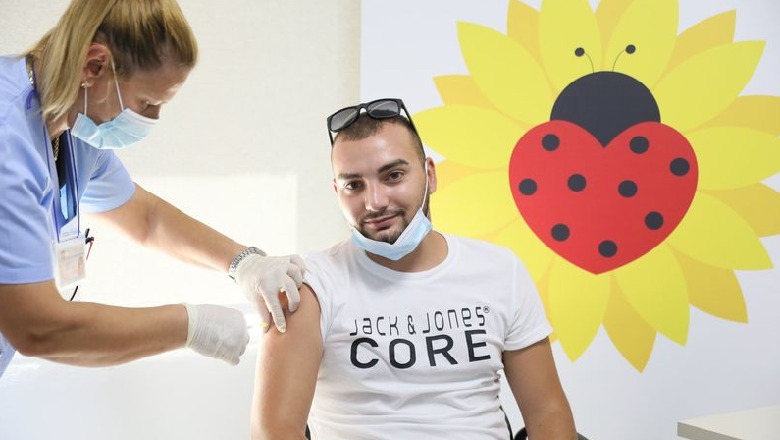Shkon në mbi 1 mln e 200 mijë numri i vaksinimeve të kryera në vend, Manastirliu: Duhet të rritet edhe më shumë, ata që nuk janë vaksinuar të drejtohen në qendrën më të afërt të vaksinimit