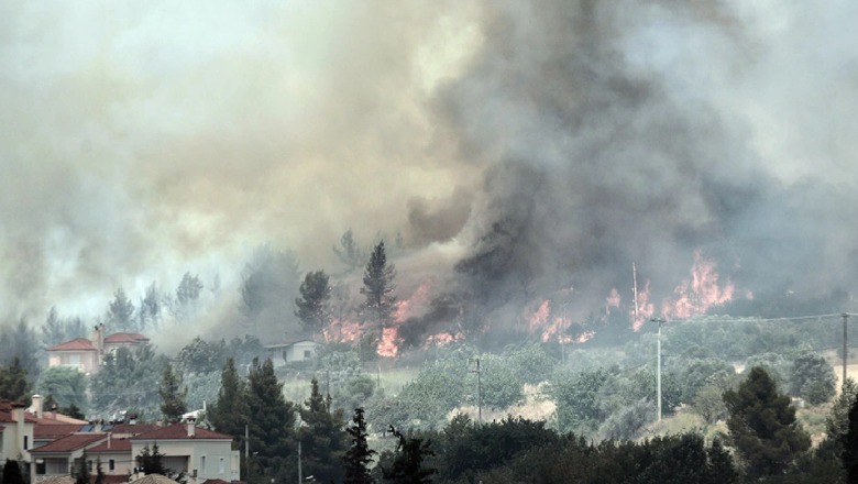 Zjarret në Greqi, shënohet viktima e parë! Vullnetari, humbi jetën në betejë me flakët 