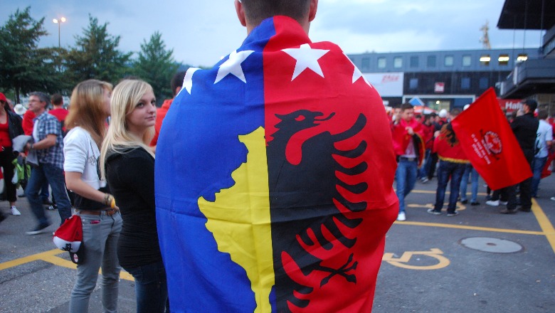 Mero Baze: Një debat inferiorësh, që ëndërrojnë 'fitoren e pavarësisë' së Kosovës nga Shqipëria