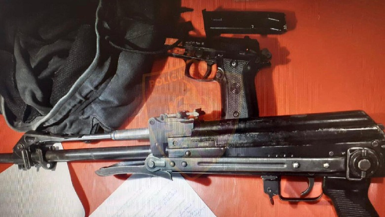Me armë zjarri automatik, pistoletë sportive dhe municion luftarak, arrestohet i riu në Shkodër