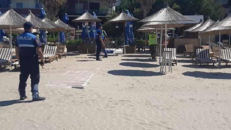 Vendosën çadra dhe shezlongë pa leje në plazhin e Durrësit, procedohen penalish 2 persona 