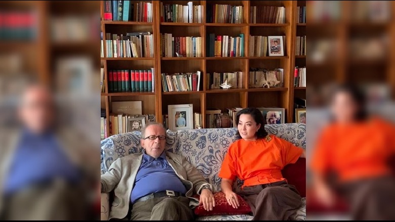 Shkrimtari Ismail Kadare dhe ambasadorja amerikane Yuri Kim