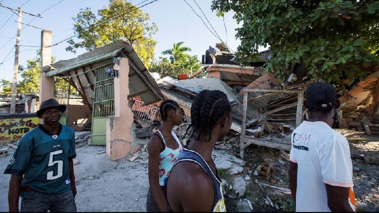 Bilanc tragjik viktimash nga tërmeti shkatërrues në Haiti, mbi 1 mijë të vdekur