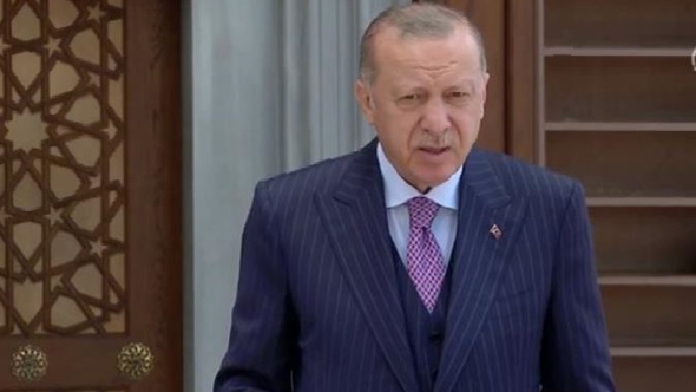 Erdogan: Turqia e gatshme për bisedime me talebanët nëse është e nevojshme, po strehojmë 300 mijë afganë pa dokumente