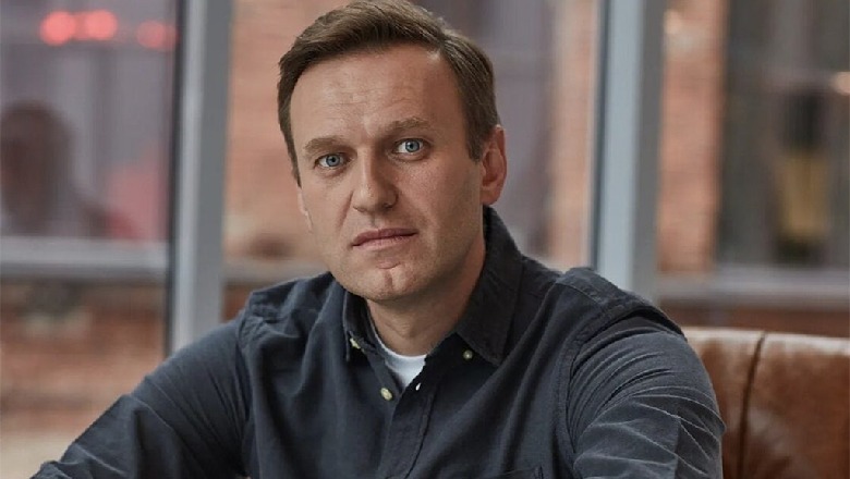 ‘Lirojeni nga burgu’, ambasada ruse në Shqipëri i përgjigjet ambasadës amerikane: Blogeri Navalny nuk është aspak lider opozite, SHBA kërkon të lëkund situatën politike në Rusi