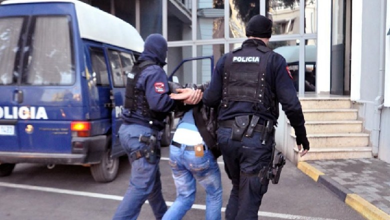 Tiranë/ Shiste kokainë në zonë e ish-Parkut dhe në Laprakë, arrestohet 29-vjeçari