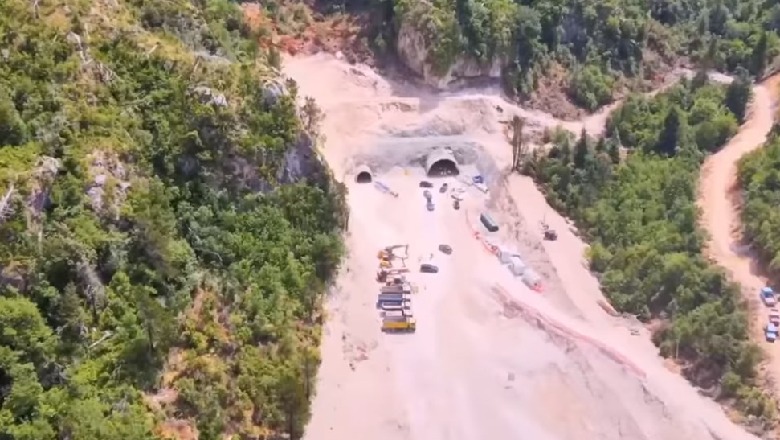 Rama publikon pamje nga punimet në tunelin e Skërficës: Vepra më e rëndësishme e aksit Kardhiq-Delvinë