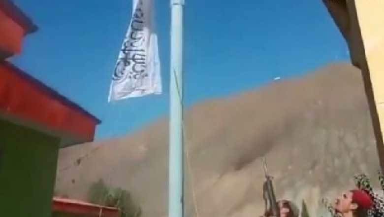 Talebanët e armatosur marrin kontrollin e të gjithë Afganistanit, ngrenë flamurin në provincën Panjshir, e fundit jashtë sundimit të tyre 