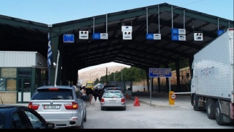 Sekuestrohen 17 mijë euro të padeklaruara në Kapshticë, nën hetim 57 vjeçari nga Peqini 