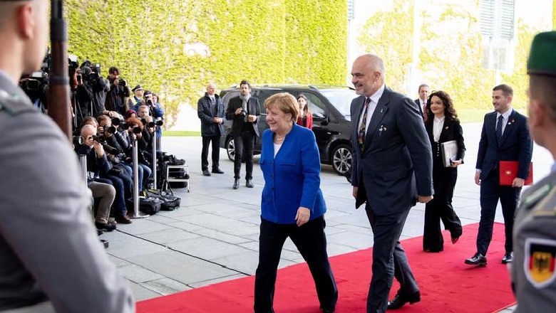 Merkel, mos ‘qesh’ shumë me ne shqiptarët!