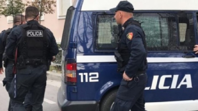 Kapet me tre emigrantë të paligjshëm në makinë e pa patentë, arrestohet në Korçë i riu nga Durrësi