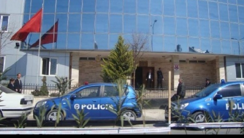 Sherr mes adoleshentëve në Kamëz, 2 përfundojnë në spital, shoqërohet në polici autori i dyshuar