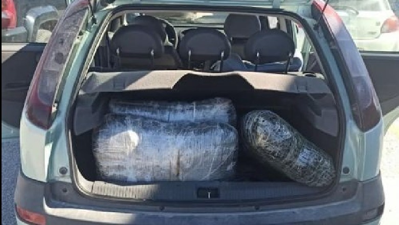 Kaluan me makinë 67 kg kanabis nga Shqipëria në Greqi, arrestohen në Janinë 2 fierakët