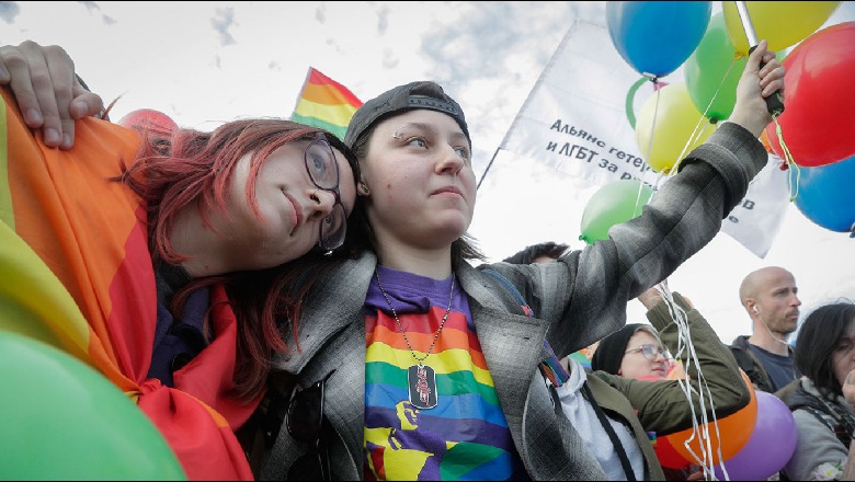 Rusia 'godet' homoseksualitetin: Lëvizjet LGBTQ dhe Feministe janë ekstremiste, përmbysin popullsinë dhe vlerat tradicionale