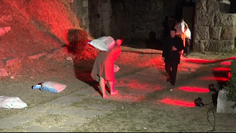 'Të Mjerët' e Viktor Hygo zbret te 'Skënderbeu' në Lezhë, shfaqja dhuron emocione të forta para publikut lezhjan