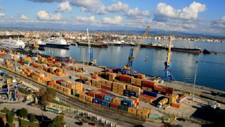 Me viza turistike false, arrestohen 3 emigrantë dhe një shtetas gjerman  në portin e Durrësit