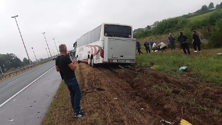Aksident në Gjirokastër, autobusi i linjës Libohovë-Tiranë del nga rruga, plagoset pasagjerja