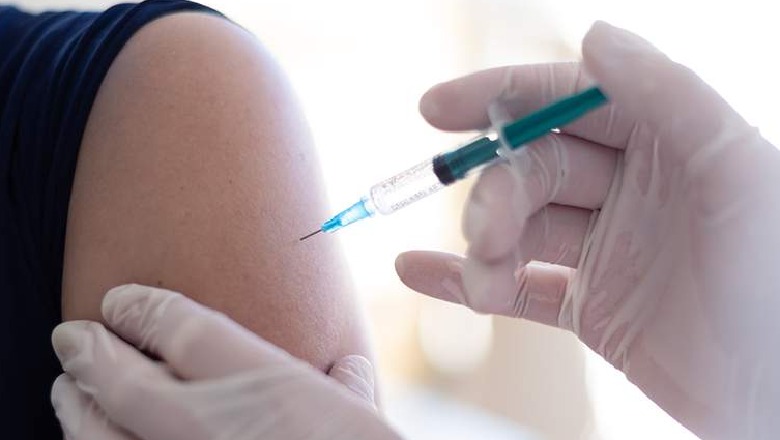 Shtohen ‘armët’ në ‘luftën’ me pandeminë, CDC propozon dozën e katër të vaksinës anti-COVID