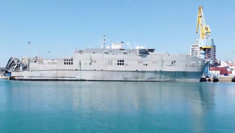 Ambasada e SHBA poston videon, momenti kur një nga anijet më të shpejta të Marinës amerikane ndalon në Portin e Durrësit