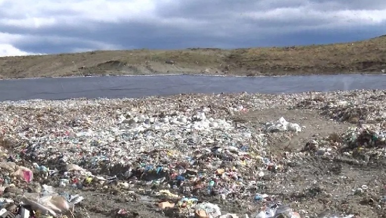 Kukësi pa landfill, mbeturinat përfundojnë në liqenin e Fierzës! Gjici: Po presim projektin e BE-së, në 2022 fond shtesë për menaxhimin e mbetjeve