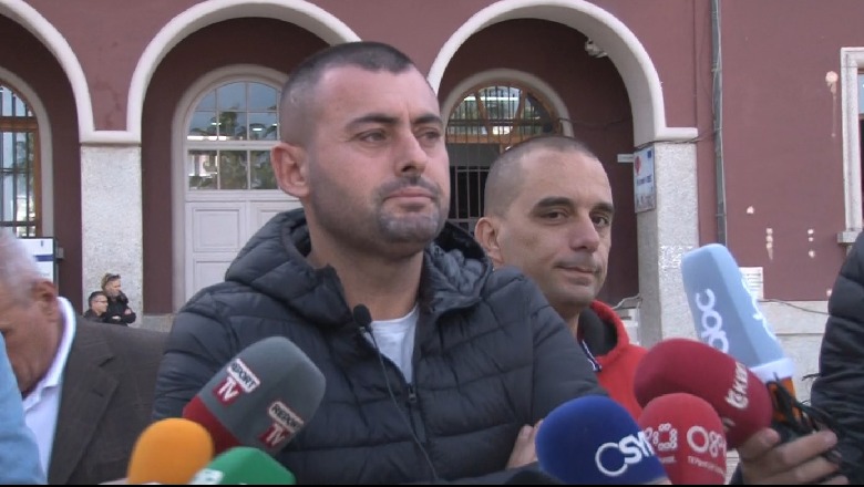 Dëmet nga tërmeti, banorët protestë para bashkisë së Durrësit: Të rikonstruktohet pallati