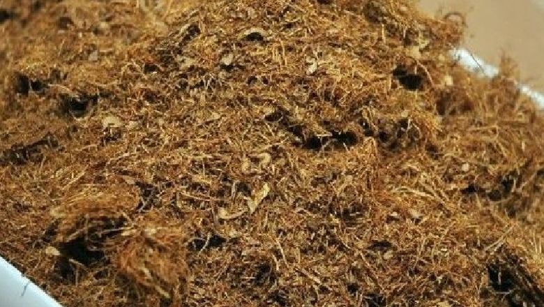 Shiti 2 ton duhan të grirë pa e deklaruar, shpallet në kërkim 50-vjeçari administratori i një magazine në Gjirokastër
