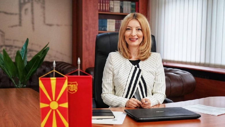 Kryetarja e re bashkisë merr zyrtarisht detyrën, Shkupi për herë të parë do të drejtohet nga një grua
