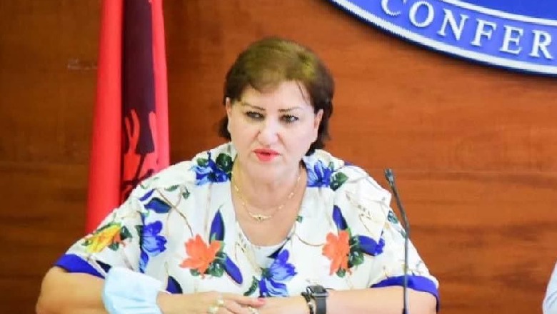 Jep dorëheqjen drejtoresha e Zyrës Vendore të Arsimit në Elbasan 