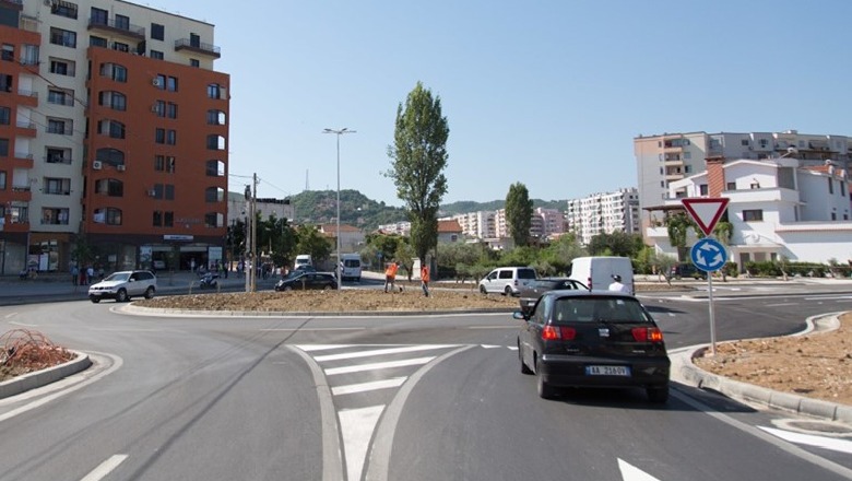 Aksident tek Kthesa e Yzberishtit në Tiranë, makina përplas 13-vjeçarin