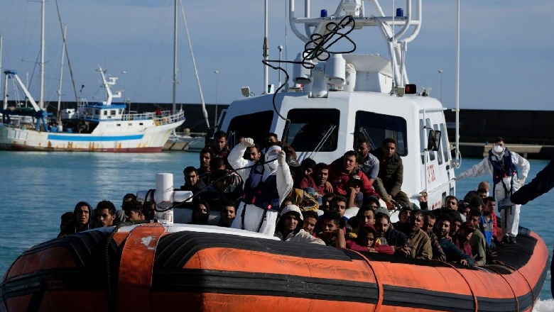 Trafiku i qënieve njerëzore drejt Italisë me varka luksoze me vela, vështirëson pikasjen nga autoritetet