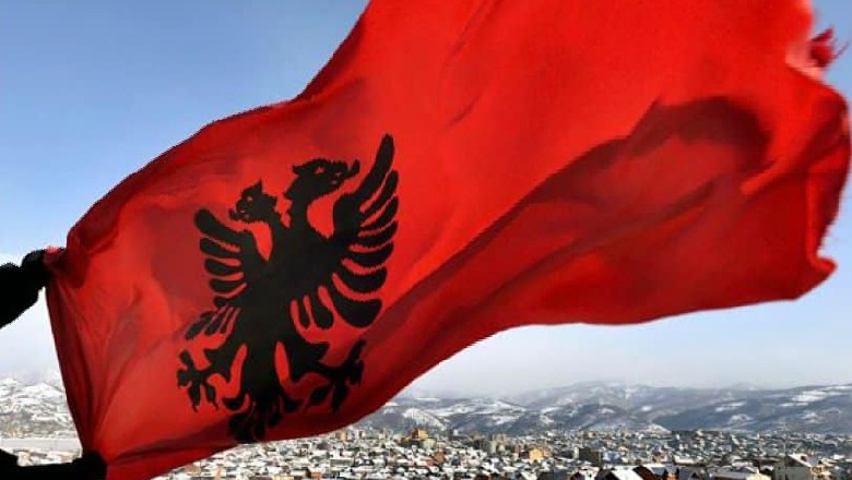 109-vjetori i Pavarësisë, Kryemadhi: Gëzuar shqiptarëve! Le të valëvitet i lirë ndër shekuj flamuri kuq e zi dhe të na frymëzojë 