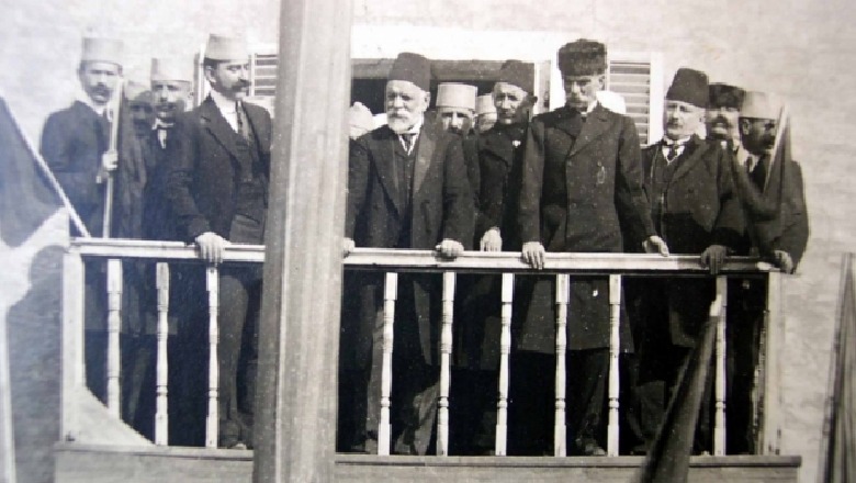 Ismail Qemali dhe qeveria e Vlorës në 28 Nëntor 1913