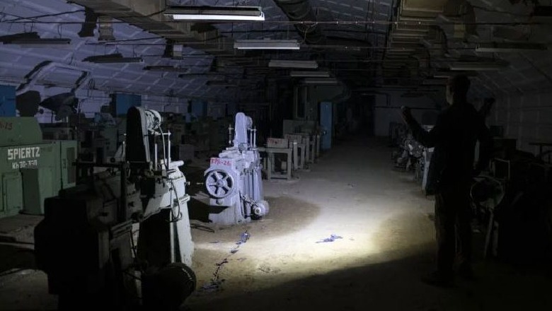 Brenda fabrikës së armatimeve të Poliçanit, media amerikane publikon fotot: Labirinte ku mund të humbësh dhe porta 6 metra të larta që ruajnë sekretet e tuneleve