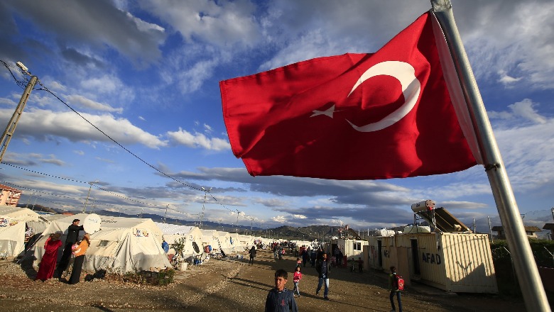 BE i jep Turqisë 368 mln dollarë për refugjatët sirianë si pjesë e marrëveshjes nga 'Pranvera Arabe'