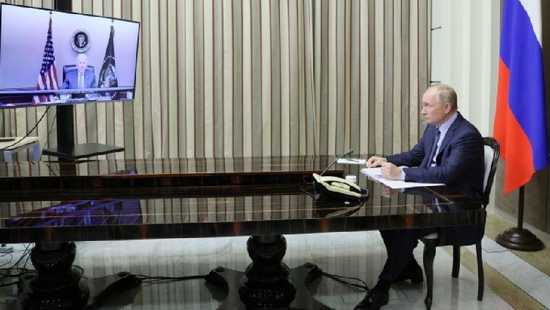 Takimi virtual mes dy superfuqive/ Biden paralajmëron Putinin për 'masa të forta' mes frikës së pushtimit të Ukrainës