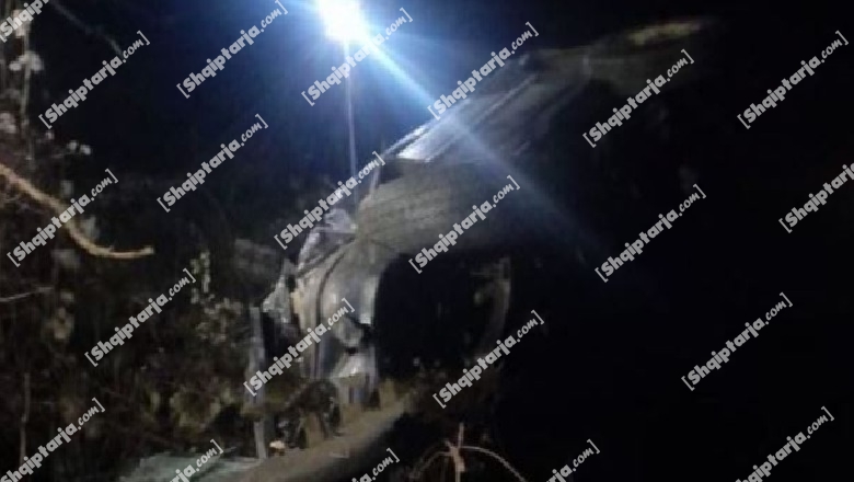 Makina e bërë copë, pamje nga aksidenti ku humbi jetën 17-vjeçari në Bulqizë
