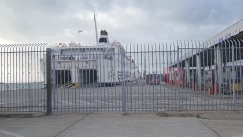 Porti i Durrësit/ Trageti goditi kalatën Nr.8 dhe u ça, anulohet lundrimi për 184 pasagjerë që u bllokuan 24 orë në terminal: Kompania s'na kompensoi