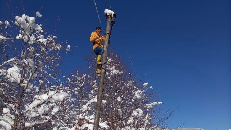 Pa energji elektrike në Malësinë e Madhe, OSSH Shkodër: 23 elektricistë në terren, po punohet për riparimin e fiderit Kelmend, dëmtuar nga bora