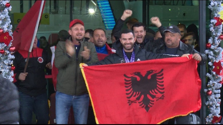 Tifozët e presin me brohoritje peshëngritësin në aeroport...Kampioni i botës Briken Calja vjen në Shqipëri: Ëndërroj medaljen olimpike