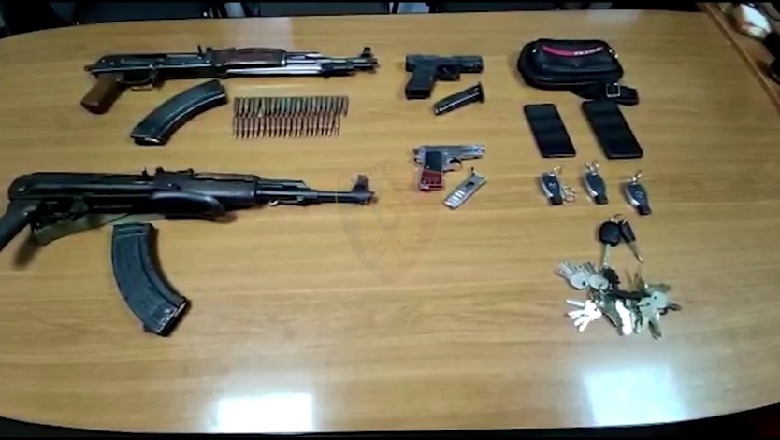 VIDEO/ Pistoletën në gojë bashkëjetueses me plumbin në fole, policia parandalon krimin e rëndë në familje në Durrës