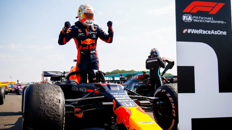 Dramë në Formula 1! Verstappen parakalon Hamilton në xhiron e fundit dhe i rrëmben titullin kampion bote