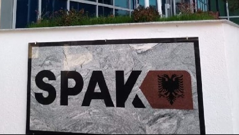 U shpall në kërkim dhe u dënua në mungesë me 12 vite burg për trafik droge me Habilajt! Ish-shefi i krimeve në Vlorë vetëdorëzohet pas 4 vitesh në Policinë e Tiranës