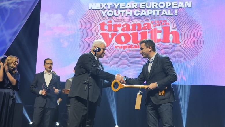 Tirana merr zyrtarisht stafetën si Kryeqyteti Europian i Rinisë për 2022, Veliaj: Mundësi fantastike për të promovuar të rinjtë shqiptarë