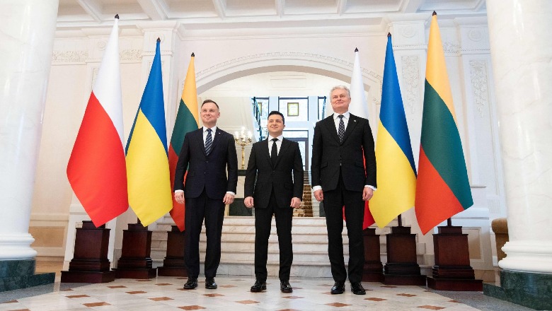Presidenti ukrainas Volodymyr Zelenskyy me homologët nga Polonia, Andrzej Duda dhe Lituania, Gitanas Nauseda
